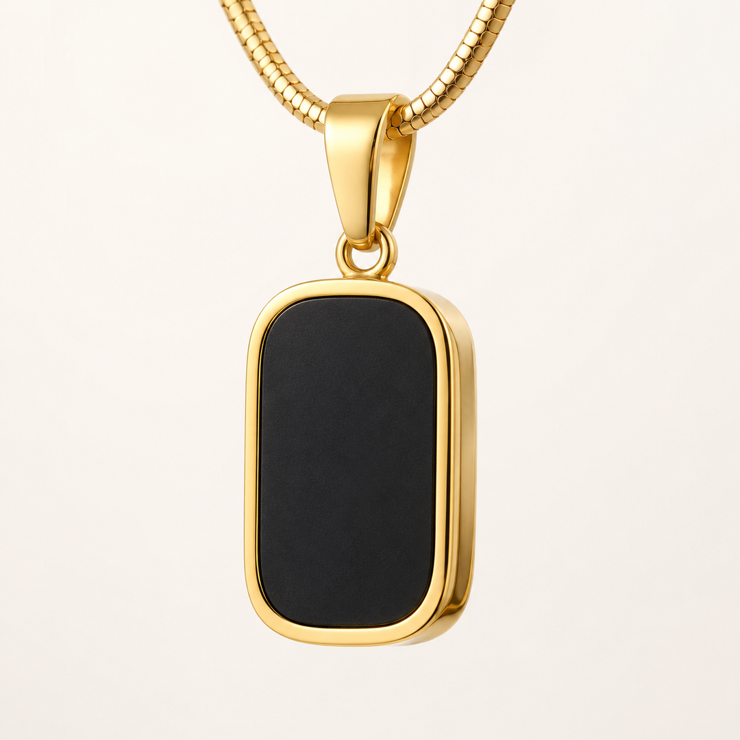 Cedran Noir Pendant Necklace