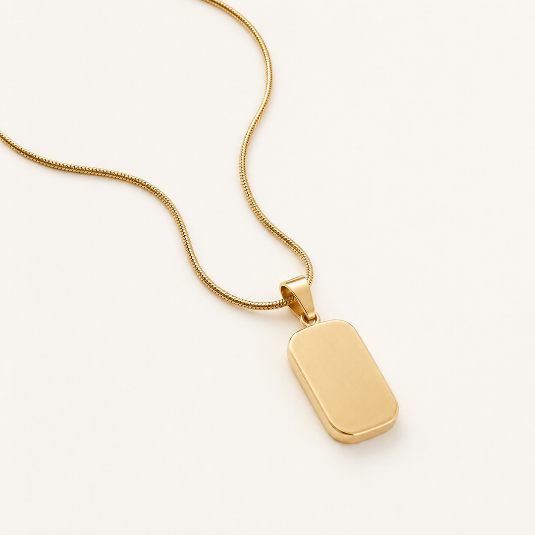 Cedran Noir Pendant Necklace