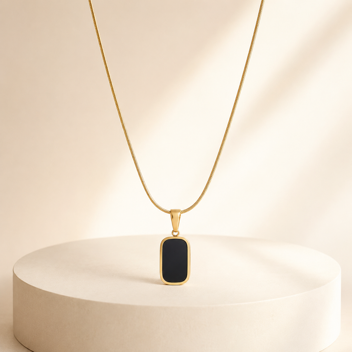 Cedran Noir Pendant Necklace